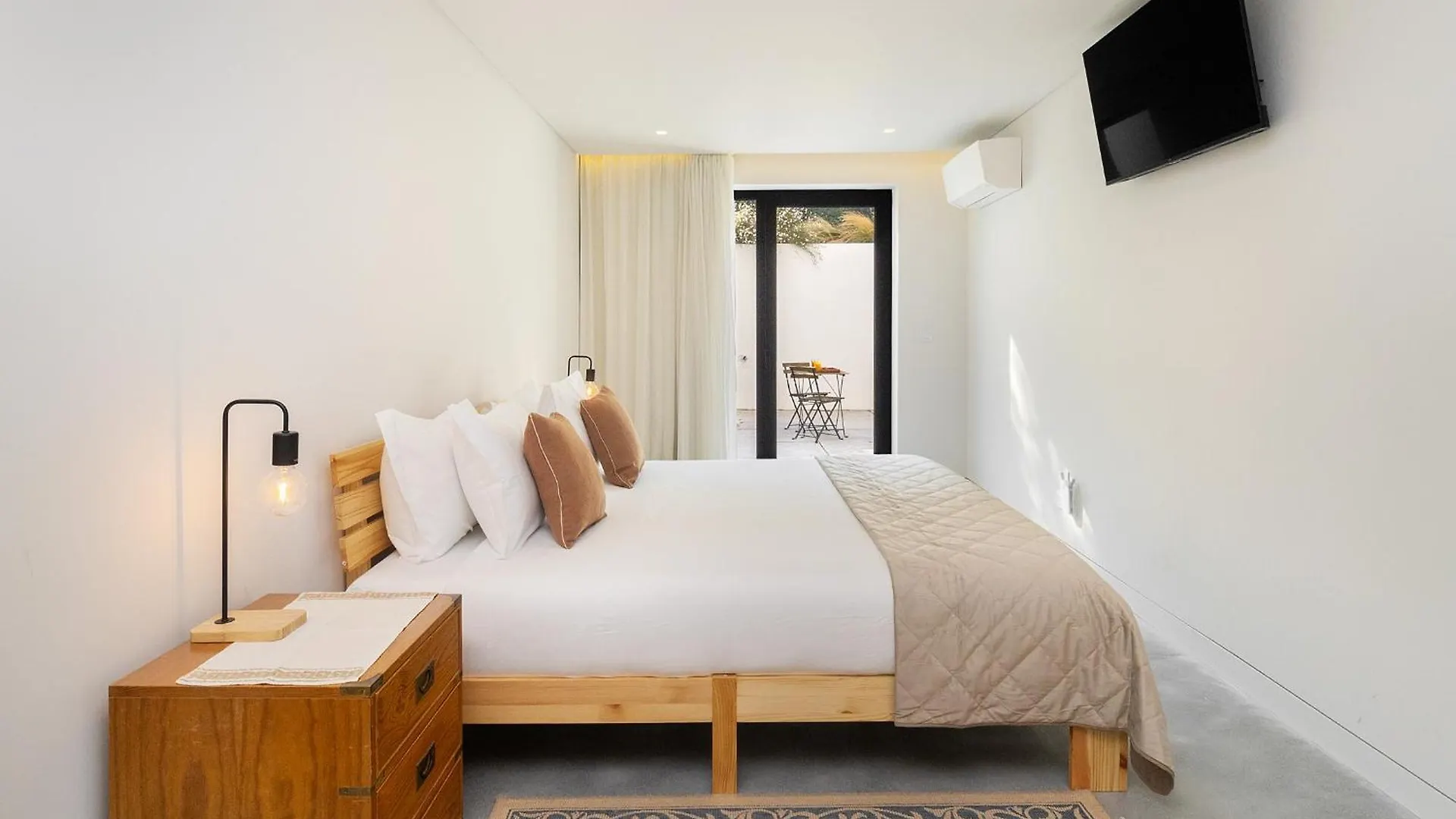 Whome Beachside Bliss In Carcavelos, 1Br With Patio & Parking Carcavelos  Apartment Carcavelos (Lisbon)