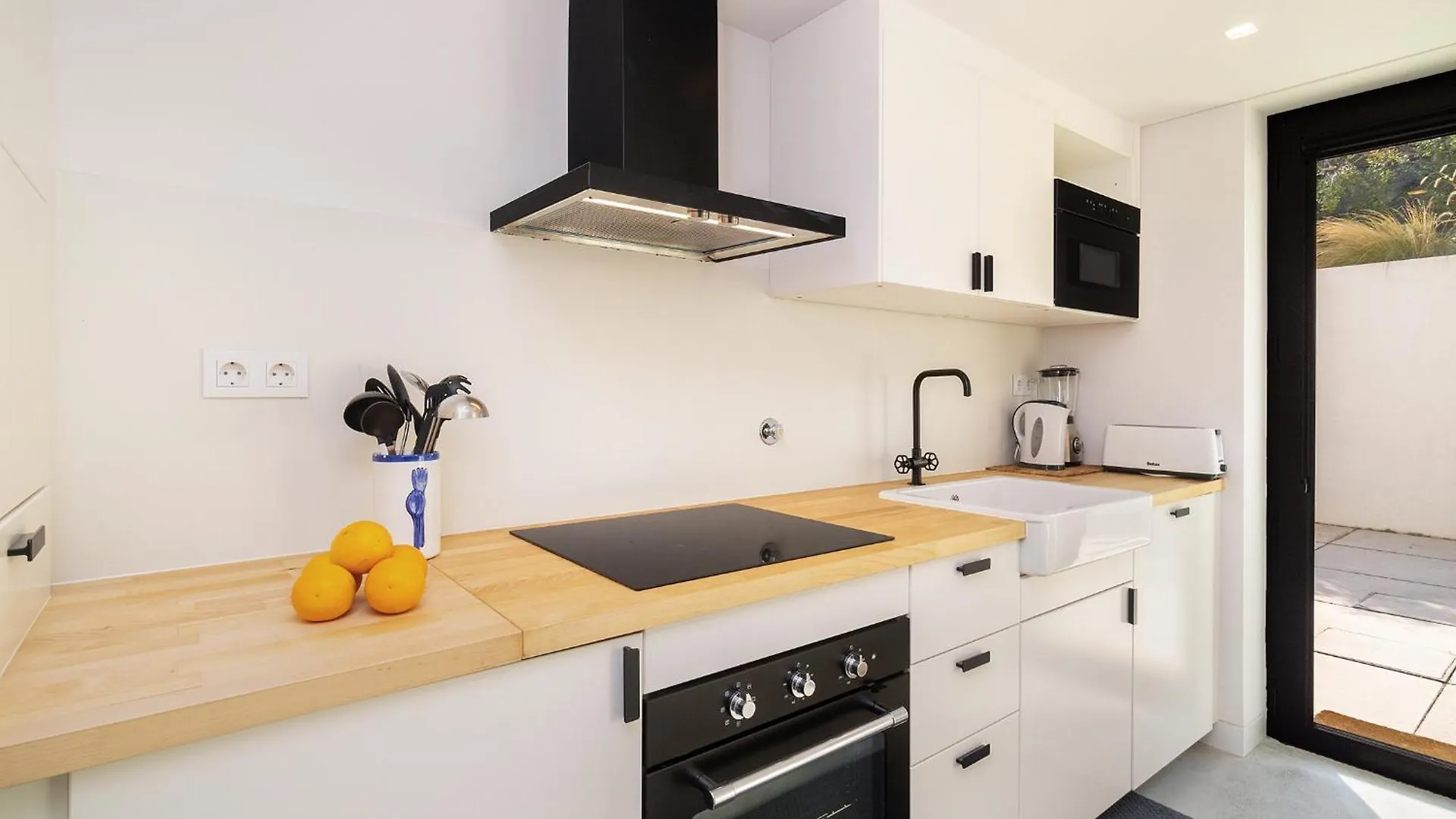 Apartment Whome Beachside Bliss In Carcavelos, 1Br With Patio & Parking Carcavelos