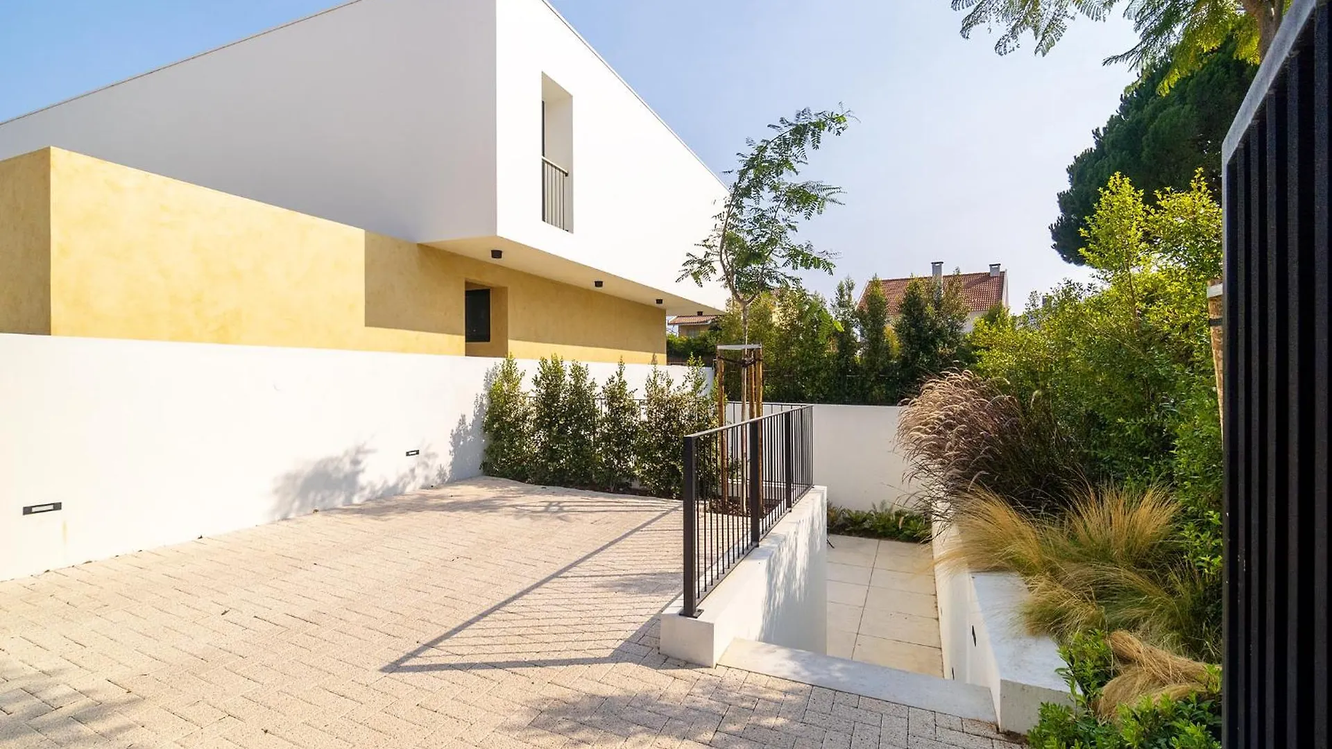 Whome Beachside Bliss In Carcavelos, 1Br With Patio & Parking Carcavelos  0*, Carcavelos (Lisbon)